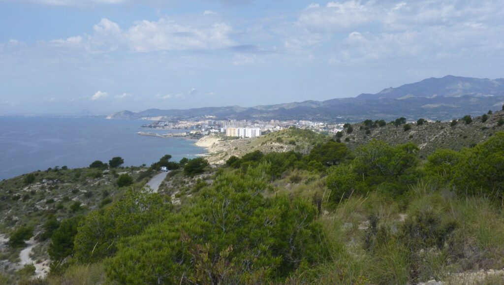 Cesta po pobřeží do Villajoyosy - v dálce na obzoru